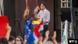 Karácsony Gergely főpolgármester beszédet mond a Fudan-beruházás elleni Kossuth téri tüntetésen 2021. június 5-én