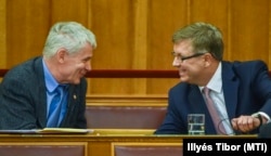 Polt Péter legfőbb ügyész és Matolcsy György, a Magyar Nemzeti Bank elnöke az Országgyűlésben 2016. május 17-én