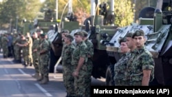 Pripadnici Vojske Srbije na prikazu opreme, povodom Dana nacionalnog jedinstva, slobode i nacionalne zastave, 15. septembar 2021. Taj praznik slavi se i u bh. entitetu Republika Srpska. 