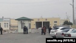 КПП на узбекско-таджикской границе. 