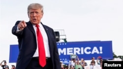 Bivši predsednik SAD na mitingu u Vašigntonu (arhivska fotografija)