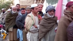 Pakistanis Queue To Register SIM Cards