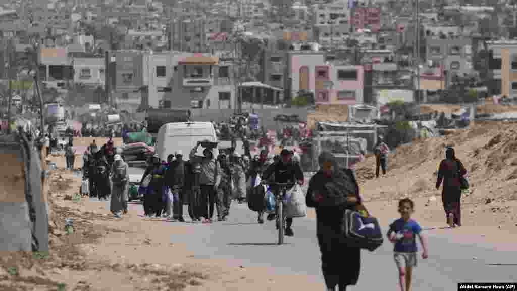 Kolona izbjeglica iz Kan Junisa, 19. maja.