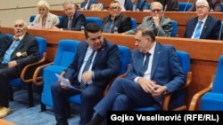 Milorad Dodik (desno) i Nenad Stevandić (lijevo) predsjednici SNSD-a i Ujedinjene srpske, partija kojima je visoki predstavnik u BiH zabranio finasniranje sa svih nivoa vlasti, Banjaluka 25. april. 