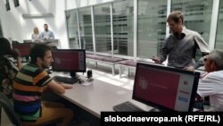 Администрација, шалтери и работа со странки. 