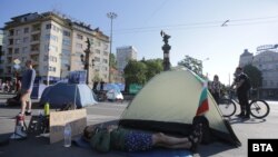 Палатковите лагери на протестиращите на Орлов мост и пред Министерски съвет - остават