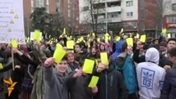 Средношколците ѝ покажаа жолт картон на владата