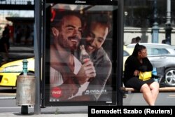 Reclama Coca-Cola care a stârnit reacții negative din partea guvernanților ungari în 2019.