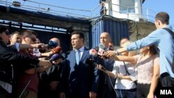 Архивска фотографија: Премиерот Зоран Заев, Народниот правобранител Иџет Мемети и извршниот директор на Хелсиншкиот комитет за човекови права Уранија Пировска го посетија Казнено-поправниот дом „Идризово“