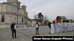 Протест с искане за промяна на обреда на кръщението в Букурещ, 15 февруари 2021 г.