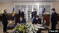 Sporazum su potpisali u Islamabadu ministar sigurnosti BiH Selmo Cikotić i ministar unutrašnjih poslova Pakistana Ijaz Ahmed Shah