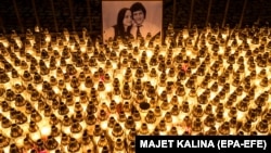 Svijeće za ubijenog Jana Kuciaka i njegovu djevojku Martinu Kusnirovu, Bratislava, februar 2018.