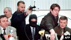 Бывшие офицеры ФСБ разделились на «патриотов» и «предателей»