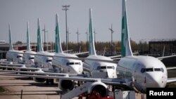 Gjashtë aeroplanë shihen në një aeroport të Francës, pas anulimit të fluturimeve më 2020. Fotografi nga arkivi.