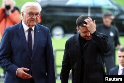 După-amiaza, președintele ucrainean Volodimir Zelenski s-a întâlnit și cu președintele federal Frank-Walter Steinmeier la Palatul Bellevue.