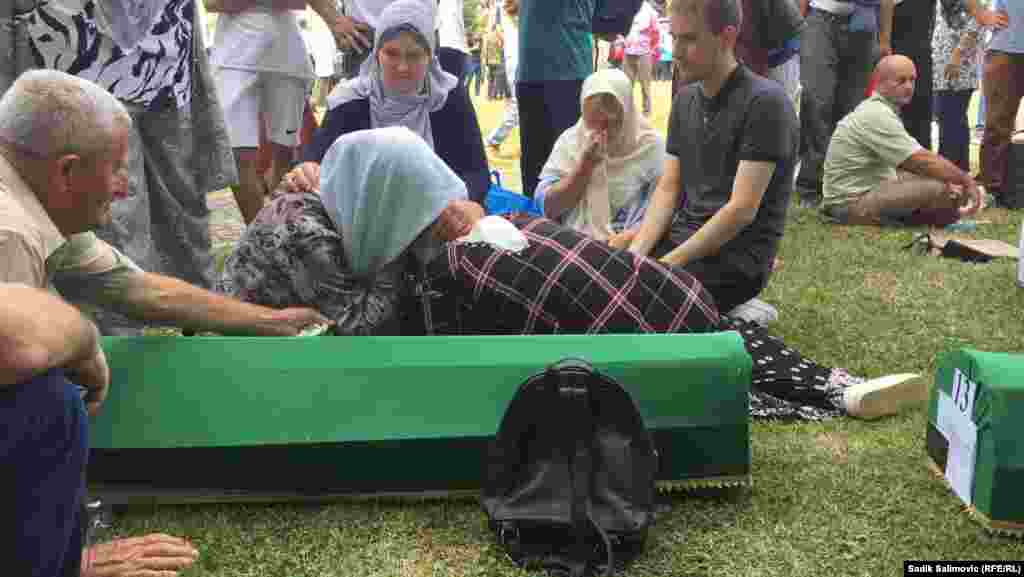 Posljednji ispraćaj sa žrtvama srebreničkog genocida.