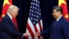Președintele SUA, Donald Trump, și liderul chinez, Xi Jinping, se salută la începutul discuțiilor de la Busan, pe 30 octombrie.