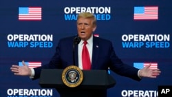 Președintele american Donald Trump în timpul unei reuniuni la Casa Albă despre lansarea campaniei de vaccinare anti-Covid, Washington, 8 decembrie 2020.