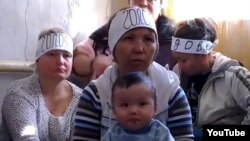 Ипотечницы участвуют в голодовке. Алматы, 21 октября 2013 года.