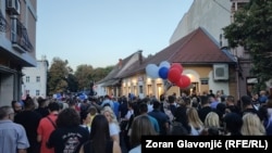 Pamje nga protestat e organizuara prej mbështetësve të pushtetit.