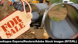 Строителна площадка на газопровода "Турски поток" в България и надпис "Продава се". Колаж