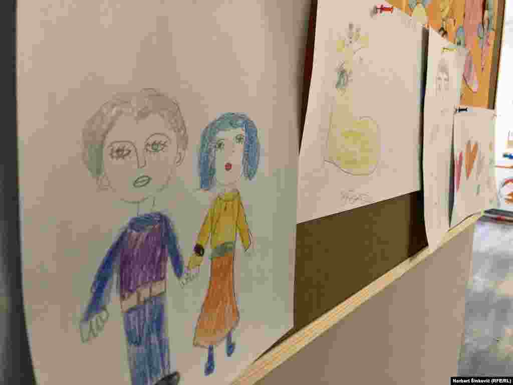 Podršku na putu ka uspesima u različitim disciplinama, od crtanja, sporta, glume do tkanja, pružaju i volonteri.