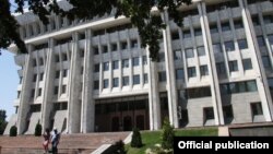 Жогорку Кенеш.