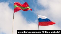 Drapelurile Transnistriei și Federației Ruse 