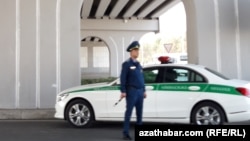 Сотрудник полиции в Ашхабаде