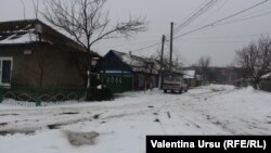 „Acolo de-acu îi ales și-i cumpărat tot. Acolo nu decidem noi cine să meargă.”