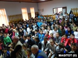 Publicul preferat al lui MAGITOT în timpul unei reprezentații