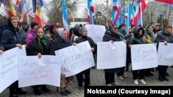 Câteva zeci de persoane au ieșit la un protest în susținerea Evgheniei Guțul în dimineața zilei de 26 martie la Comrat.