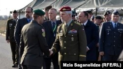 პეტრ პაველი ქართველ სამხედროებს ხვდება