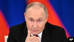 რუსეთის პრეზიდენტმა ვლადიმირ პუტინმა გაამარტივა ოკუპირებულ აფხაზეთსა და ცხინვალის რეგიონში მცხოვრებთათვის რუსეთის მოქალაქეობის მინიჭება.