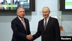 I dërguari i posaçëm amerikan, Steve Witkoff, dhe presidenti rus, Vladimir Putin. Shën Petersburg, 11 prill 2025. 