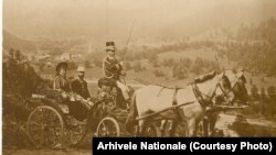 Carol I a supravegheat personal lucrările de la Peleș. Soția sa, Elisabeta, a descris pe larg, în scrierile sale, atmosfera și organizarea șantierului.