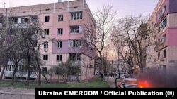 Станбен блок во украинскиот град Криви Рих по руски напад, 4 април 2025 година.