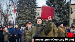 Soldați din armata transnistreană, nerecunoscută de Chișinău