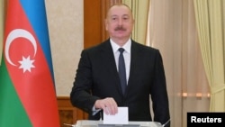 ილჰამ ალიევი ვადამდელ საპრეზიდენტო არჩევნებზე. 7 თებერვალი, 2024 წელი.
