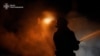 Ілюстраційне фото. Пожежа після російського обстрілу на Полтавщині, 1 листопада 2025 року