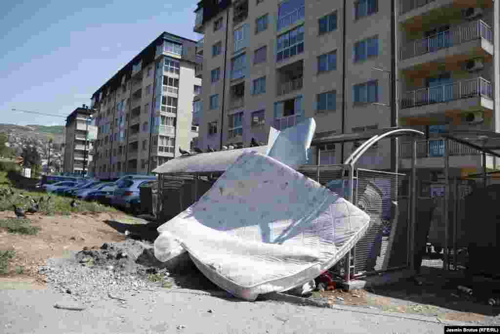 Iz KJKP &quot;Rad&quot; kažu da veliki problem predstavljaju &quot;oni stanovnici Sarajeva koji pored kontejnera ostavljaju kabasti otpad izvan perioda kada je predviđen njegov odvoz&quot;.