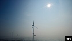 Ветерници за струја во морето во Велика Британија 