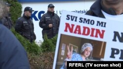 Protest ispred zgrade Kliničkog centra Univerziteta u Sarajevu