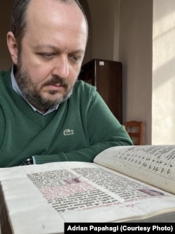 Profesorul Adrian Papahagi vede o reflecție a societății în Biserică.