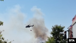 Продължава борбата с огъня в гориста местност край селата Камен връх и Стефан Караджово, община Болярво в Ямболско.