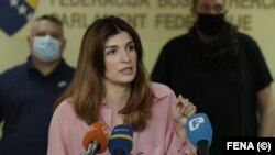 Sabina Ćudić (na fotografiji, 30. april 2021.): Vlada Federacije BiH je prebacila odgovornost sa sebe na roditelje