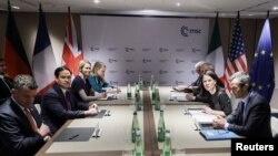 La o întâlnire europeano-americană, în marginea Conferinței de Securitate de la München, la mijlocul lunii februarie, cu Kaja Kallas la masă alături de secretarul de stat al SUA, Marco Rubio (al doilea din dreapta).