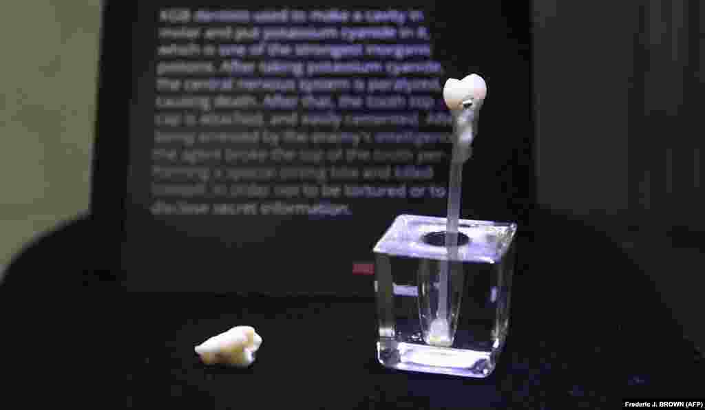 A KGB által gyártott, méreggel töltött műfog is gazdára találhat majd a kaliforniai árverésen.