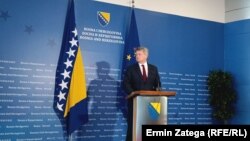 Artur Lorkowski, direktor Sekretarijate Energetske zajednice tokom obraćanja medijima u Parlamentu BiH, 4. marta 2025.