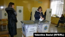 На парламентских выборах в Молдавии продолжается подсчет голосов, однако уже подведены предварительные итоги
